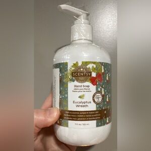 NWT Eucalyptus Wreath Hand Soap